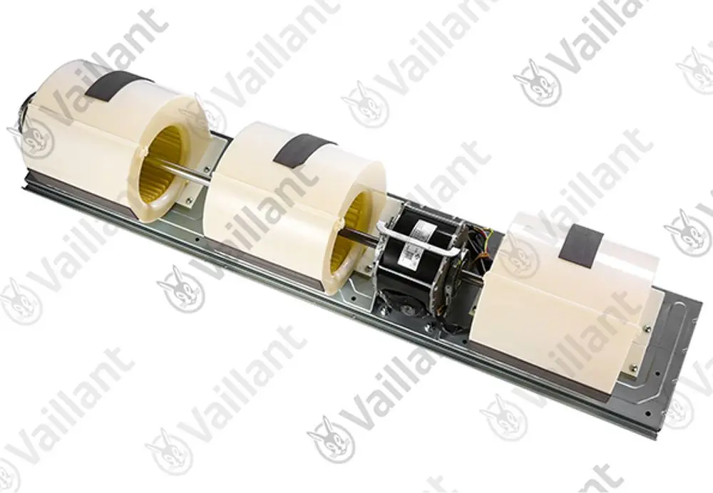 Tangentialventilator von Vaillant, bestehend aus mehreren runden Gehäusen auf einer Metallbasis, mit einem sichtbaren Motor und elektrischen Anschlüssen.